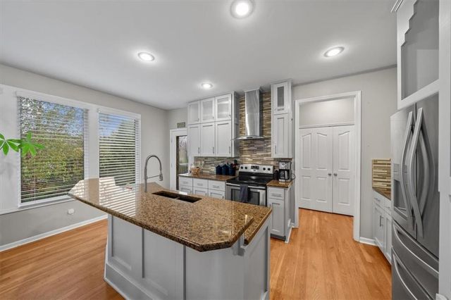 10103 Sunset Drive, Lenexa, KS 66220