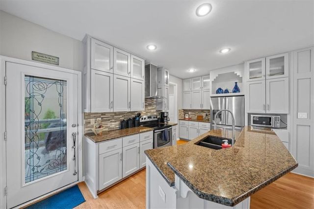 10103 Sunset Drive, Lenexa, KS 66220