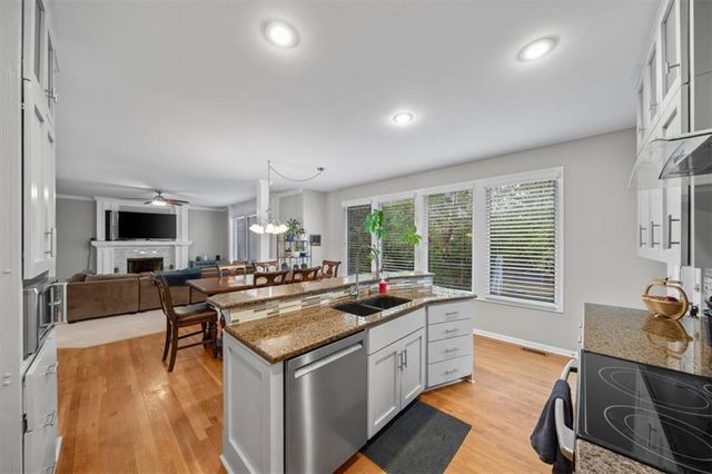 10103 Sunset Drive, Lenexa, KS 66220