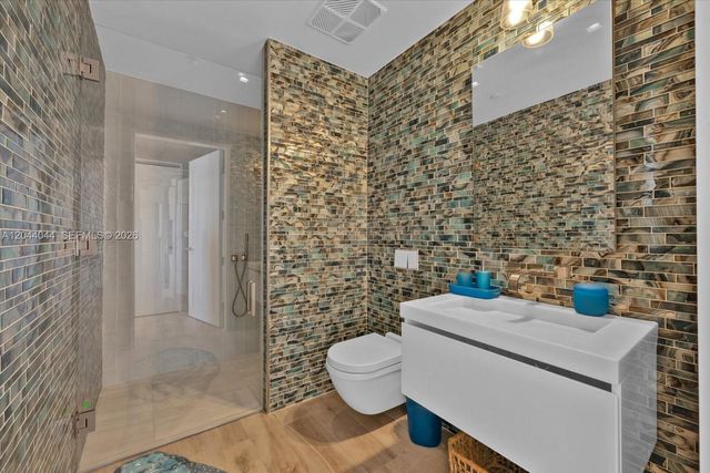 17975 Collins Avenue 2, Sunny Isles Beach, FL 33160