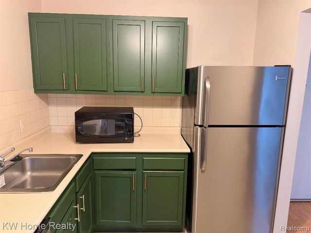32005 W 12 Mile Road, Farmington, MI 48334