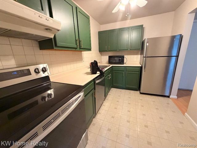 32005 W 12 Mile Road, Farmington, MI 48334