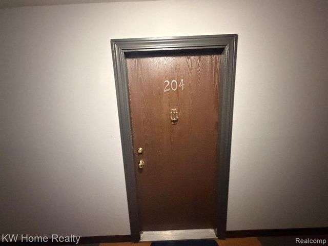 32005 W 12 Mile Road, Farmington, MI 48334