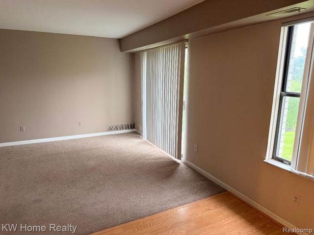 32005 W 12 Mile Road, Farmington, MI 48334