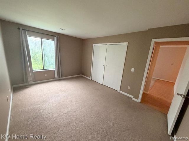 32005 W 12 Mile Road, Farmington, MI 48334
