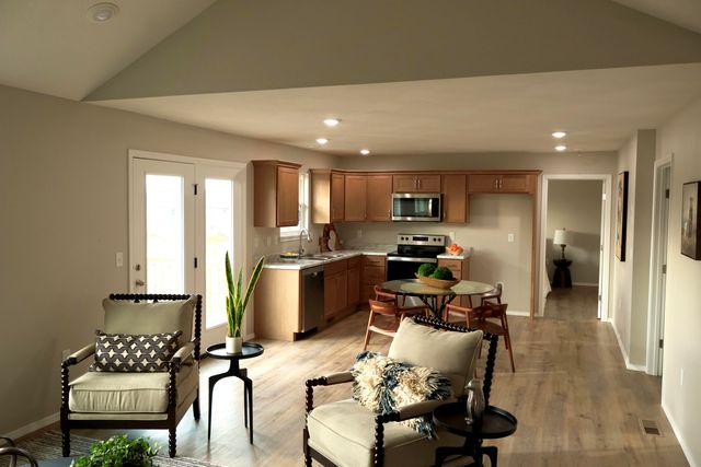 4353 N Toby Avenue, Springfield, MO 65803