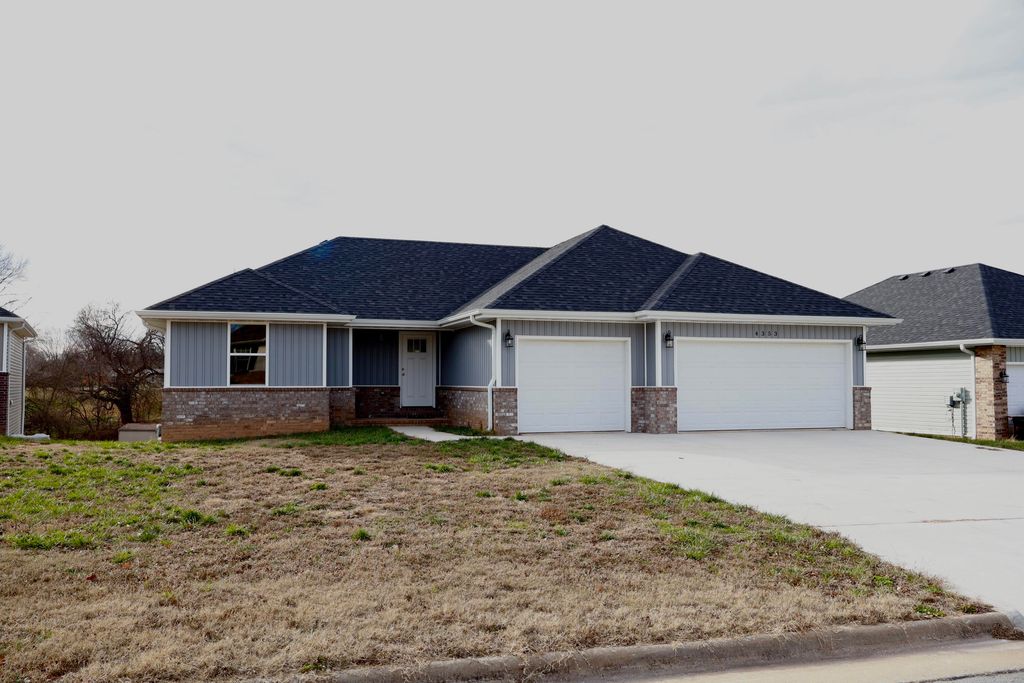 4353 N Toby Avenue, Springfield, MO 65803