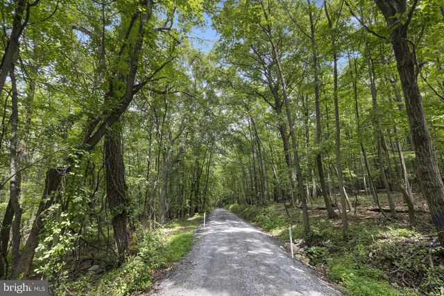 100 RIDGE RD, Mount Holly Springs, PA 17065