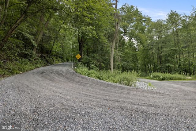 100 RIDGE RD, Mount Holly Springs, PA 17065