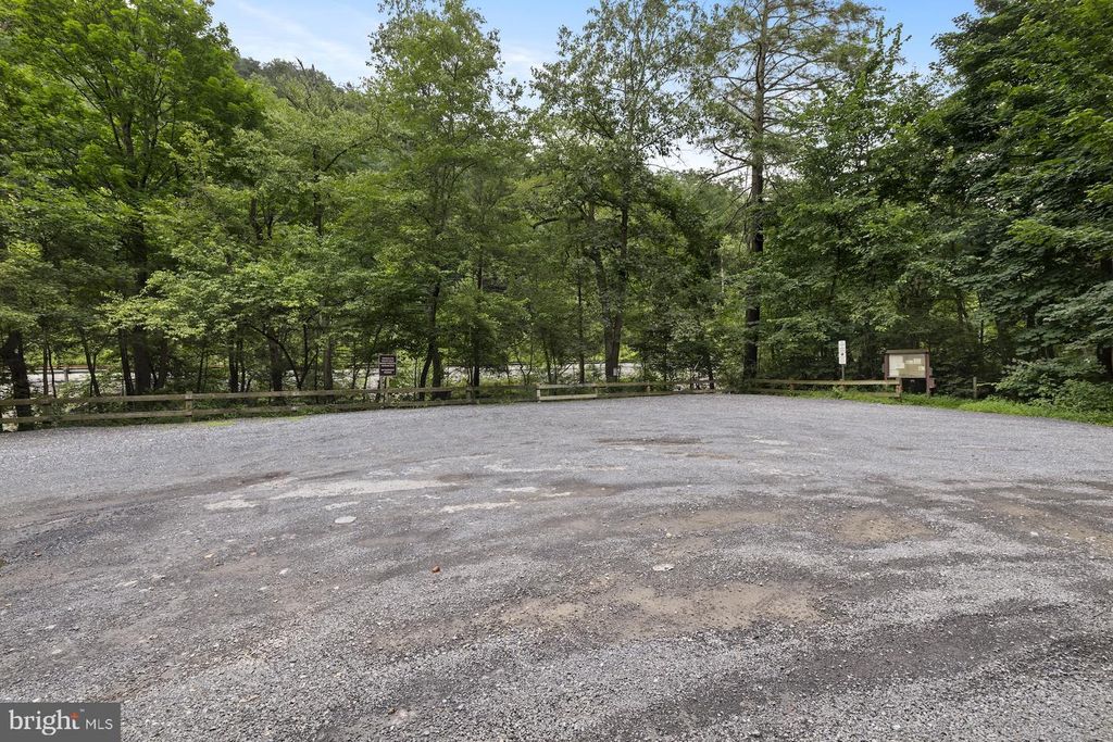 100 RIDGE RD, Mount Holly Springs, PA 17065
