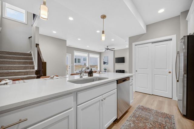 5421 154th Court, Urbandale, IA 50323