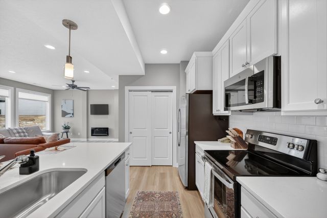 5421 154th Court, Urbandale, IA 50323