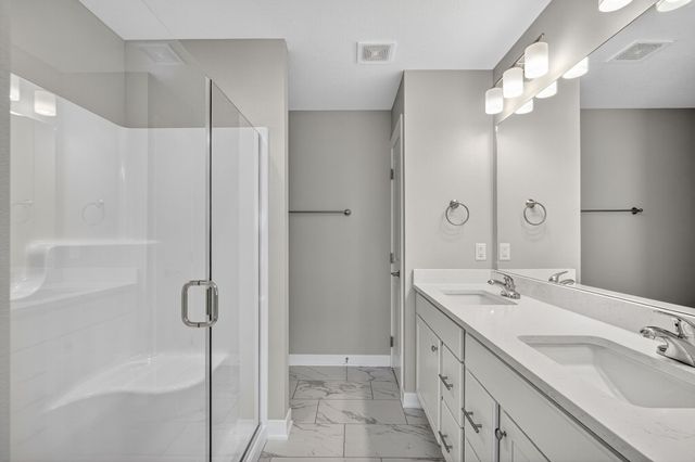 5421 154th Court, Urbandale, IA 50323