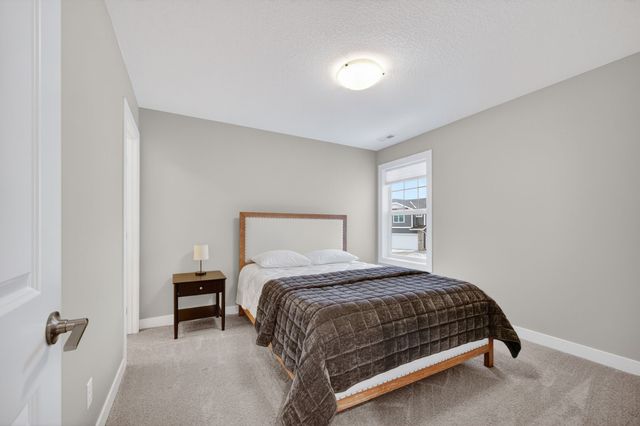 5421 154th Court, Urbandale, IA 50323