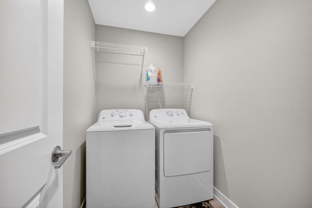 5421 154th Court, Urbandale, IA 50323