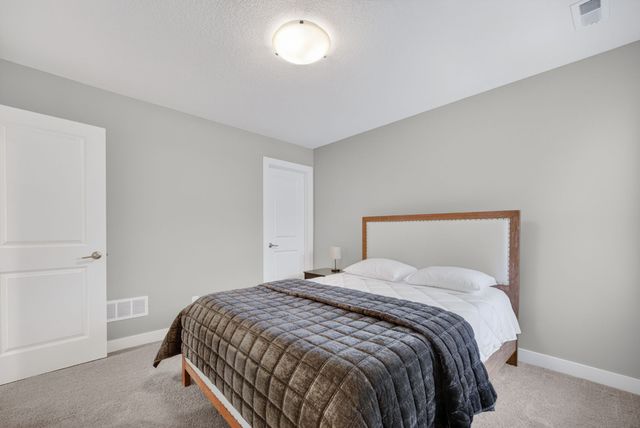 5421 154th Court, Urbandale, IA 50323