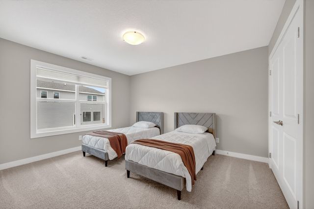 5421 154th Court, Urbandale, IA 50323