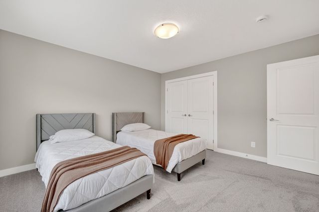 5421 154th Court, Urbandale, IA 50323