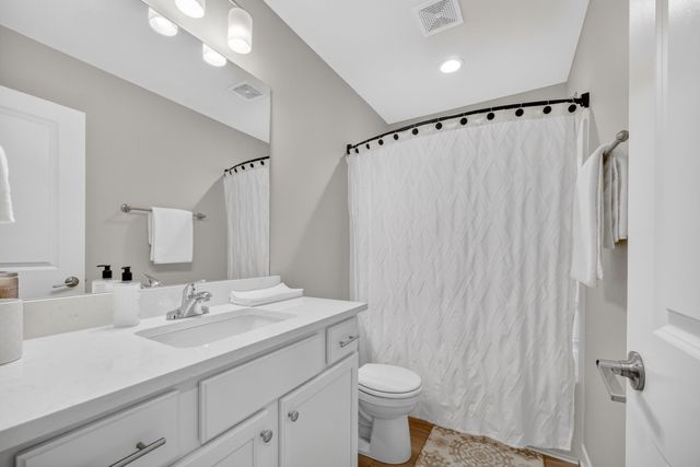 5421 154th Court, Urbandale, IA 50323