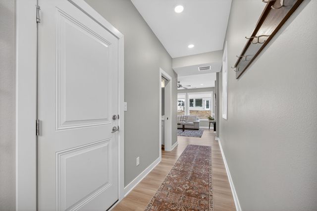 5421 154th Court, Urbandale, IA 50323