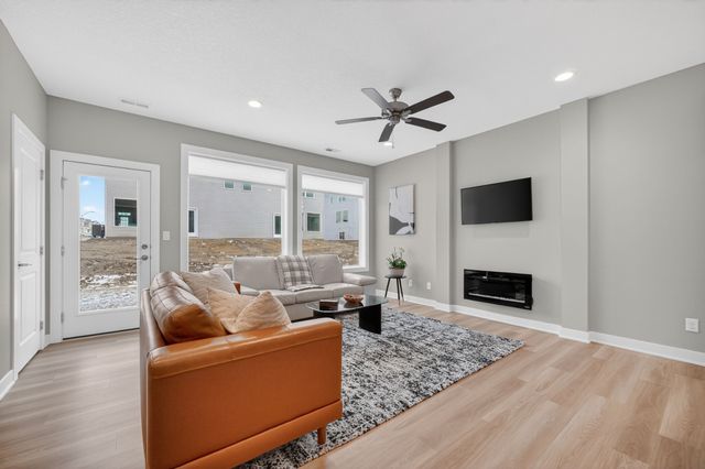 5421 154th Court, Urbandale, IA 50323