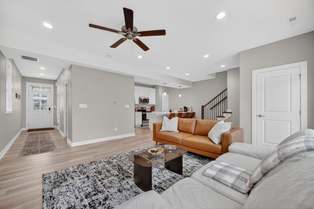 5421 154th Court, Urbandale, IA 50323