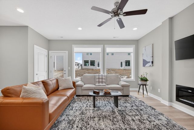 5421 154th Court, Urbandale, IA 50323