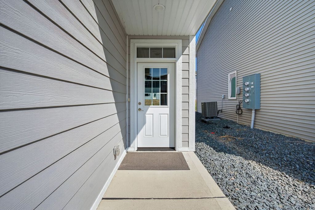 5421 154th Court, Urbandale, IA 50323