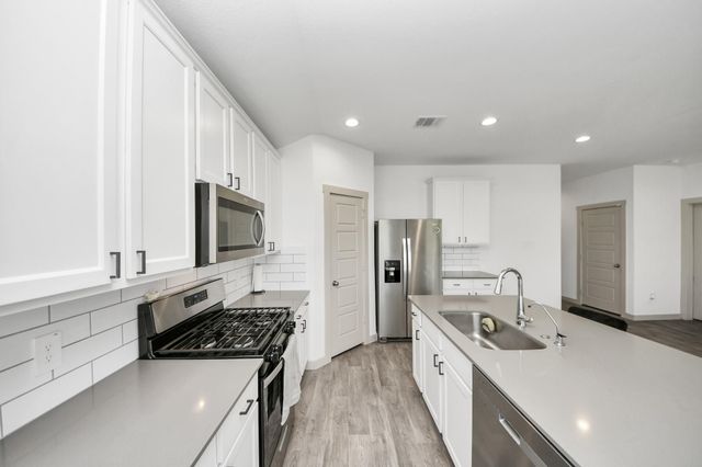 7706 Caspian Ranch Drive, Rosharon, TX 77583
