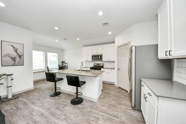 7706 Caspian Ranch Drive, Rosharon, TX 77583