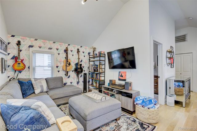 550 E Breckenridge Street, Ferndale, MI 48220