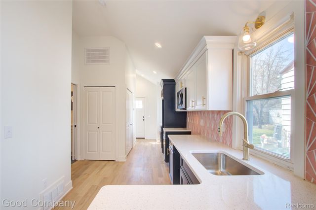 550 E Breckenridge Street, Ferndale, MI 48220