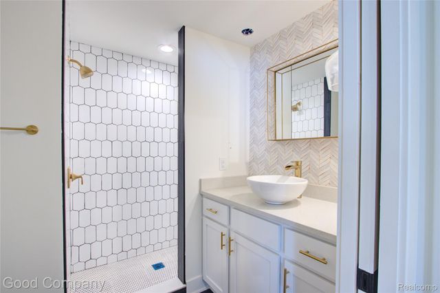 550 E Breckenridge Street, Ferndale, MI 48220