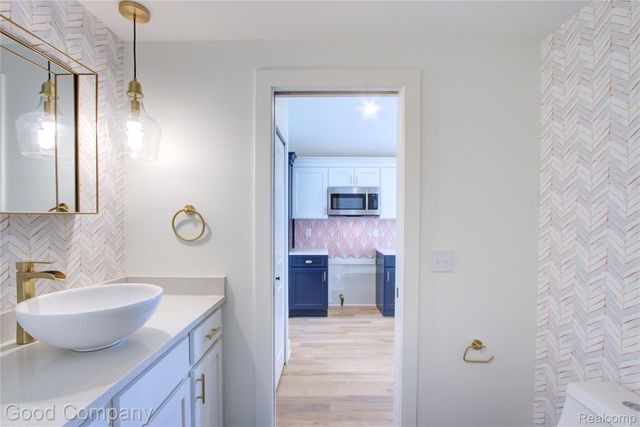 550 E Breckenridge Street, Ferndale, MI 48220