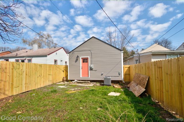 550 E Breckenridge Street, Ferndale, MI 48220