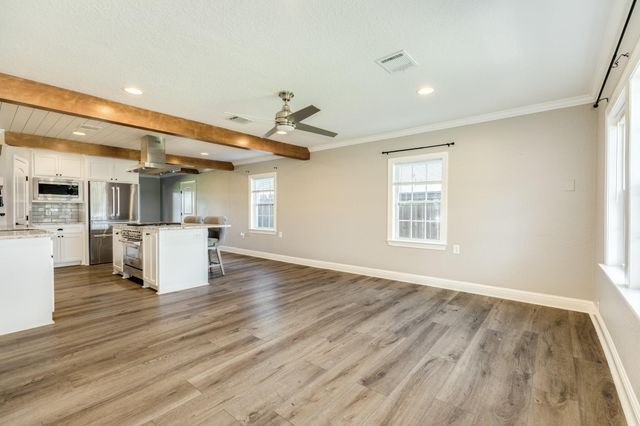 1614 Avenue F, Danbury, TX 77534