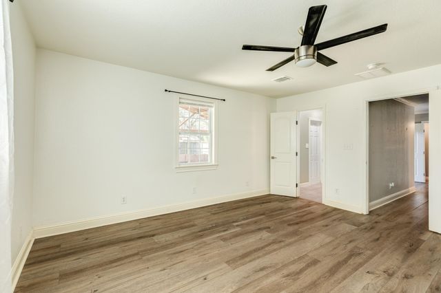 1614 Avenue F, Danbury, TX 77534