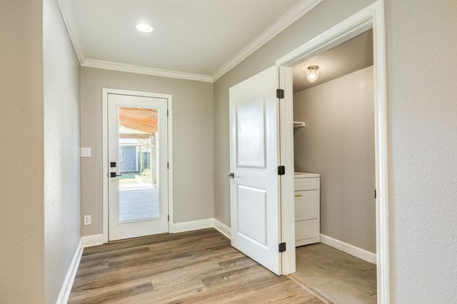 1614 Avenue F, Danbury, TX 77534