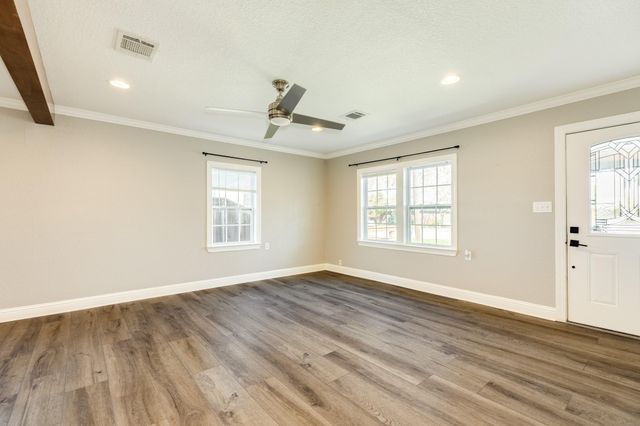 1614 Avenue F, Danbury, TX 77534