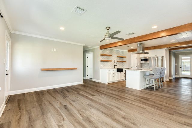 1614 Avenue F, Danbury, TX 77534