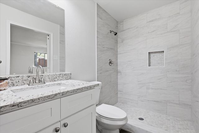 206 Lake Vista W, Highland Village, TX 75077