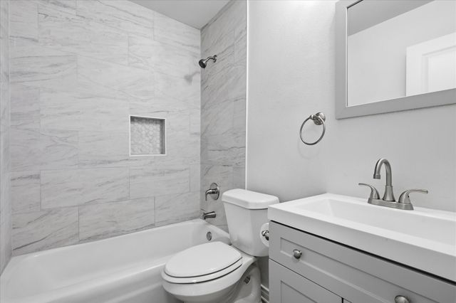 206 Lake Vista W, Highland Village, TX 75077