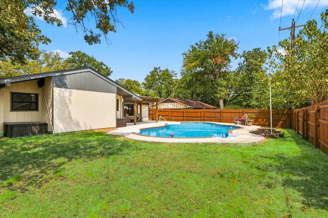 206 Lake Vista W, Highland Village, TX 75077