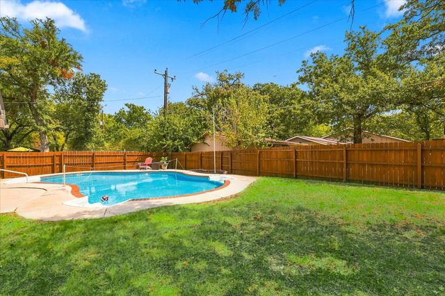 206 Lake Vista W, Highland Village, TX 75077
