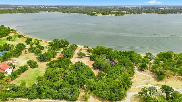 206 Lake Vista W, Highland Village, TX 75077