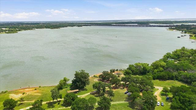 206 Lake Vista W, Highland Village, TX 75077