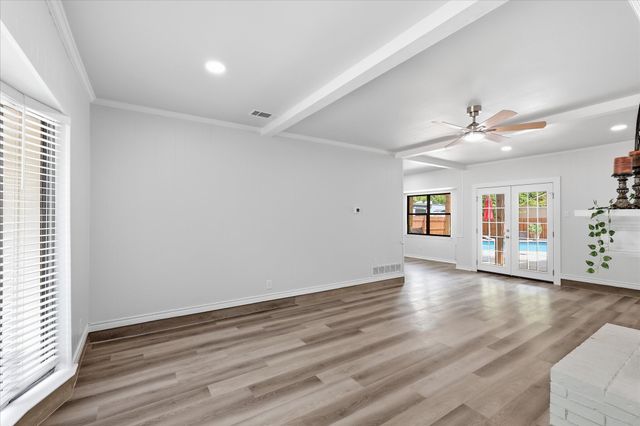 206 Lake Vista W, Highland Village, TX 75077