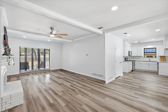 206 Lake Vista W, Highland Village, TX 75077