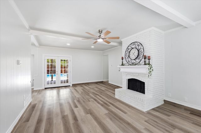 206 Lake Vista W, Highland Village, TX 75077