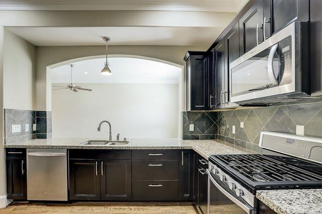 1601 W 24th Street A, Houston, TX 77008